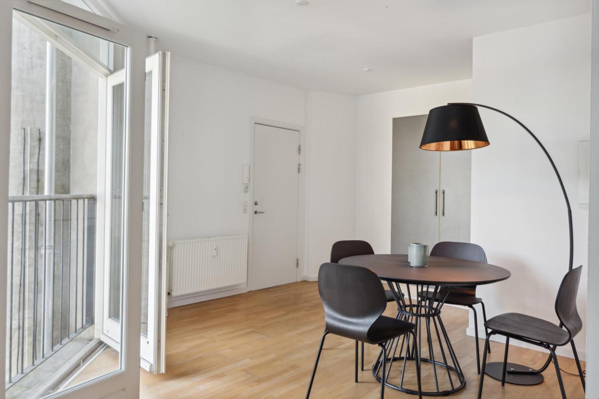 2br -luxury 300 M From Magasin